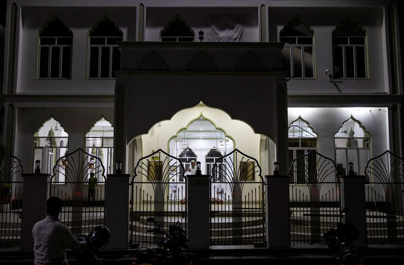 © Reuters. أحدث معتقل في تفجيرات سريلانكا يسلط الضوء على الوهابية في شرق البلاد