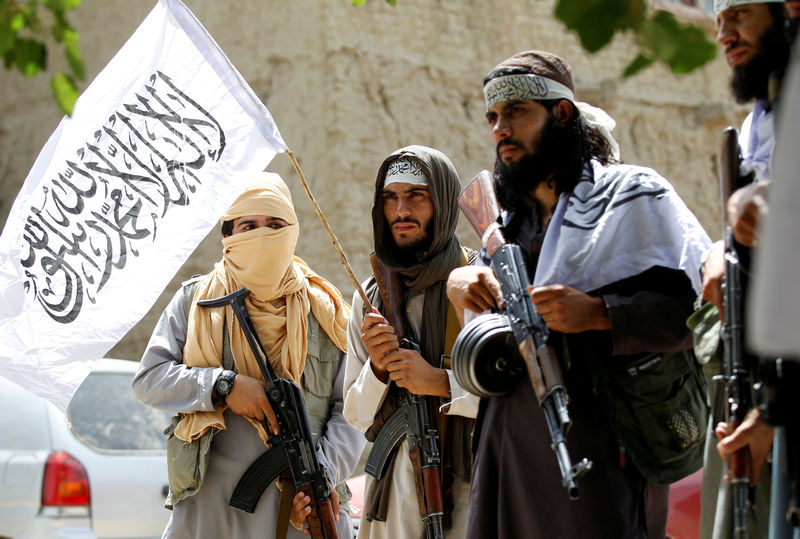 © Reuters. مقاتلو طالبان صحفيون أيضا في الحرب الإعلامية في أفغانستان