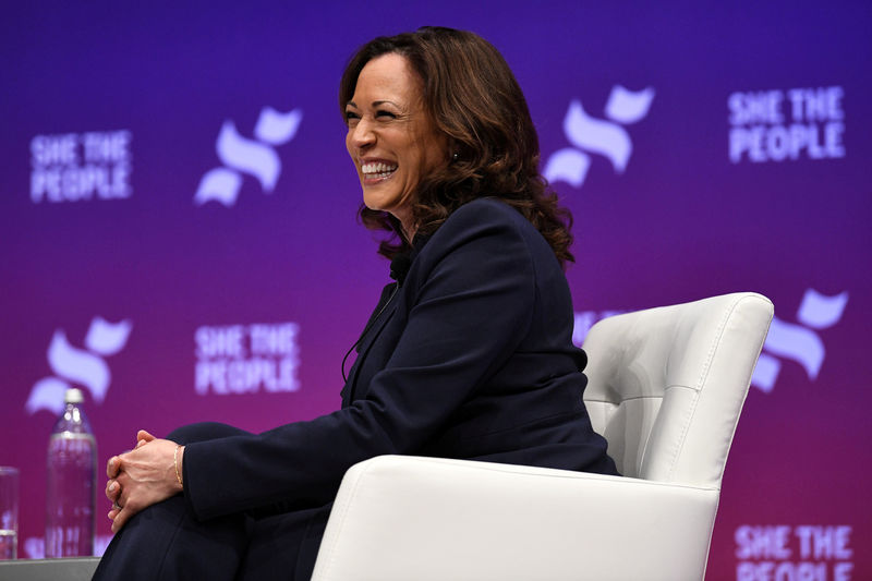 © Reuters. FILE PHOTO: U.S. Democratic presidential candidate Kamala Harris participates in the She the People Presidential Forum in Houston