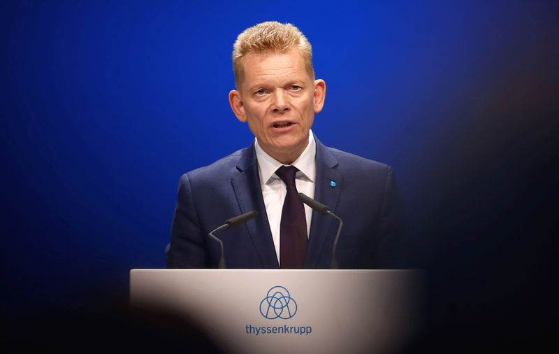 © Reuters. Guido Kerkhoff, CEO of steelmaker Thyssenkrupp AG, speaks during the annual shareholders meeting in Bochum