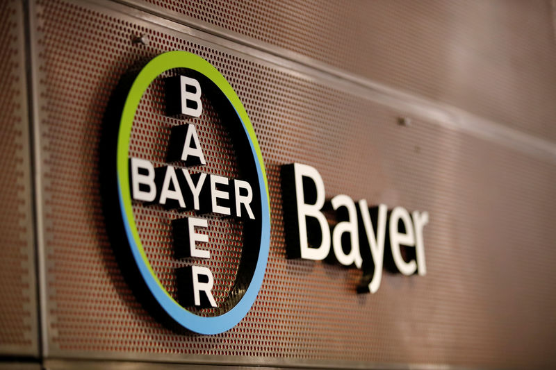 © Reuters. Logo of Bayer AG is pictured at the annual results news conference of the German drugmaker in Leverkusen