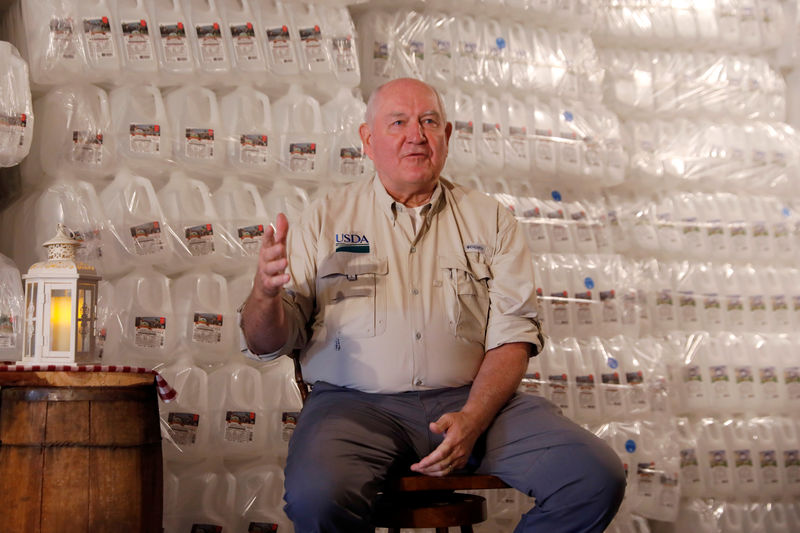 © Reuters. FILE PHOTO: U.S. Agriculture Secretary Sonny Perdue speaks to dairy farmers at Trinity Valley Dairy in Cortland