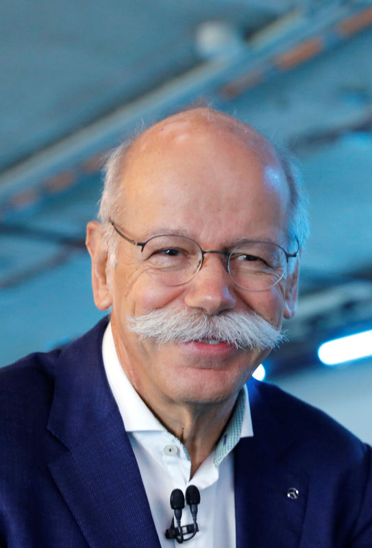 © Reuters. Dieter Zetsche, CEO of Daimler AG attends a news conference to present plans for combining the company's car-sharing businesses with BMW AG, in Berlin