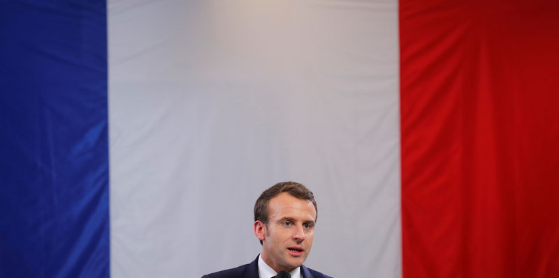 © Reuters. FILE PHOTO: French President Emmanuel Macron attends a meeting with elected officials and local association members as part of the "Great National Debate" in Evry-Courcouronnes