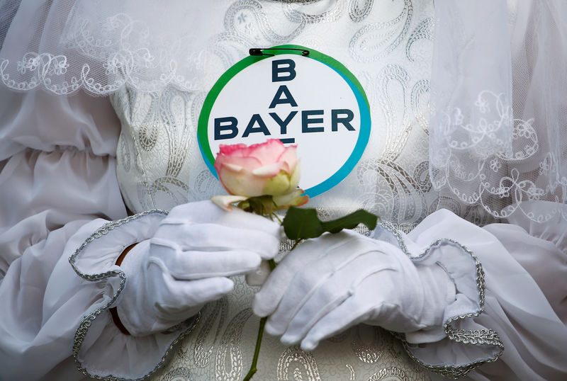 © Reuters. Protest against the merger of Bayer AG and Monsanto in Bonn