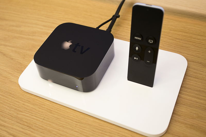 © Reuters. FILE PHOTO: Apple TV is pictured at an Apple Store in Los Angeles, California