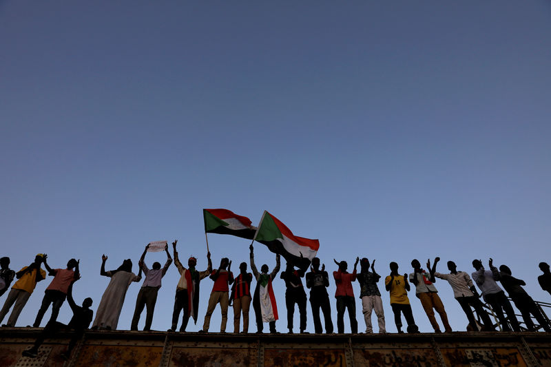 © Reuters. الجيش السوداني والمعارضة يتفقان على هيكل السلطة الانتقالية