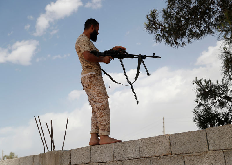 © Reuters. الاتحاد الأوروبي يدعو لوقف إطلاق النار في ليبيا