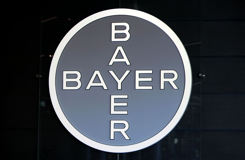 © Reuters. Logo of Bayer AG is pictured ahead of the the annual results news conference of the German drugmaker in Leverkusen