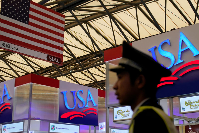 © Reuters. A security officer keeps watch at U.S. food booths at SIAL food innovation exhibition, in Shanghai