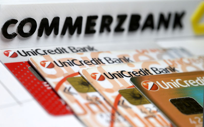 © Reuters. FILE PHOTO: A 3-D printed Commerzbank logo is seen near Unicredit credit cards in this illustration taken