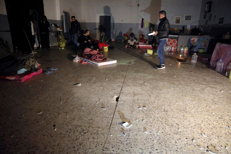 © Reuters. وكالات إغاثة في ليبيا تدعو لقرار من مجلس الأمن يحمي من تقطعت بهم السبل وسط القتال