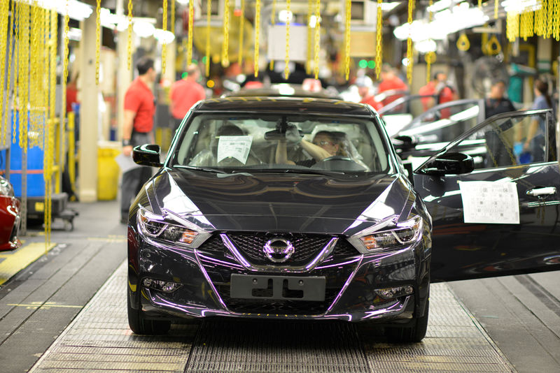 © Reuters. FILE PHOTO: A finished Nissan Altima comes off the line at Nissan Motor Co's automobile manufacturing plant in Smyrna Tennessee