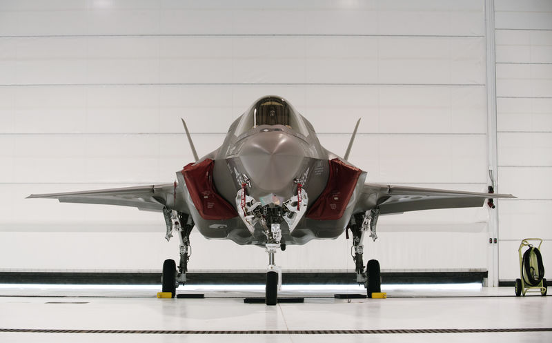 © Reuters. A U.S. Marine F-35B Joint Strike Fighter Jet sits in a hangar after the roll-out Ceremony at Eglin Air Force Base in Florida