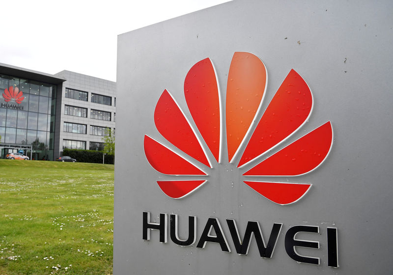 © Reuters. Imagen de archivo del logo de Huawei en sus oficinas en Reading, Inglaterra