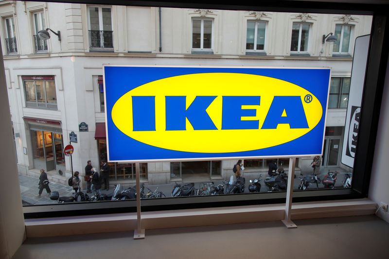 © Reuters. FILE PHOTO: Swedish furniture giant IKEA store before its opening in the heart of Paris