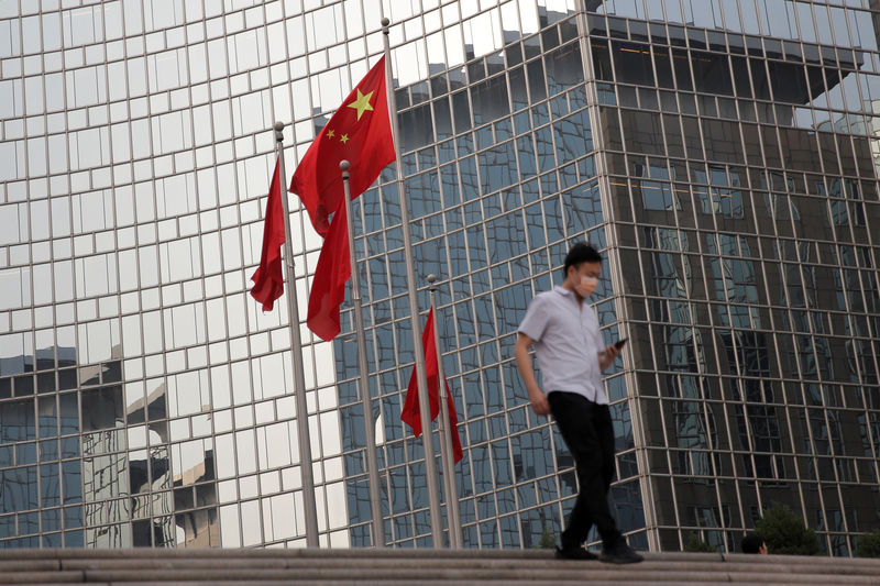 © Reuters. The Chinese national flag flies outside a hotel in central Beijing