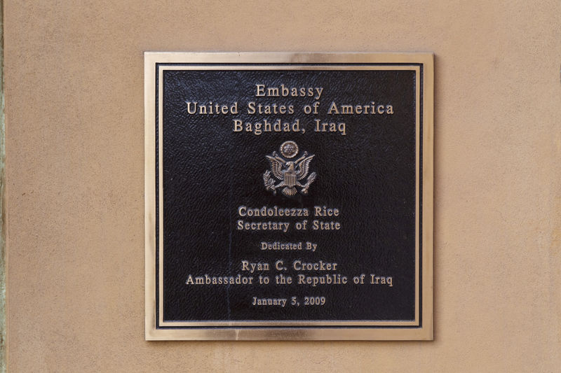 © Reuters. Placa comemorativa na embaixa dos EUA no Iraque