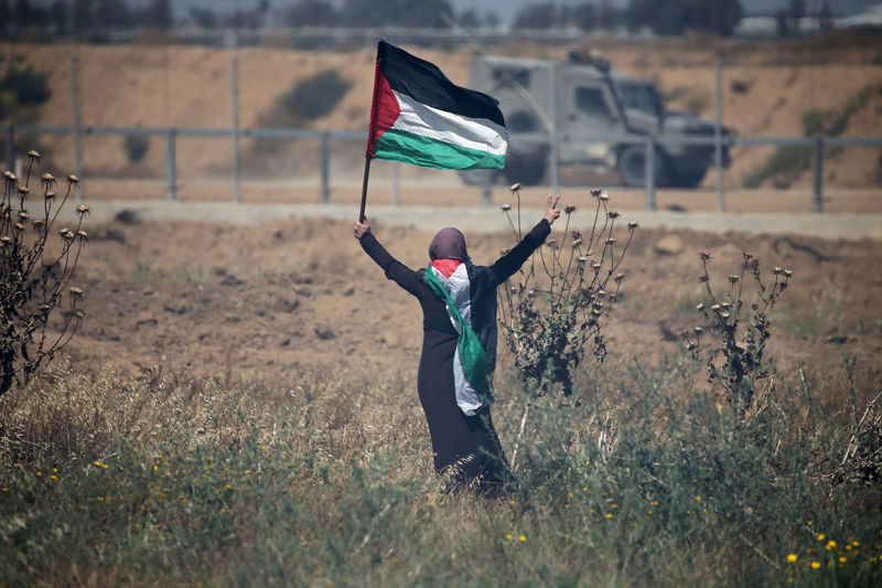© Reuters. الفلسطينيون يحيون الذكرى 71 "للنكبة" في مسيرات بالضفة الغربية وغزة