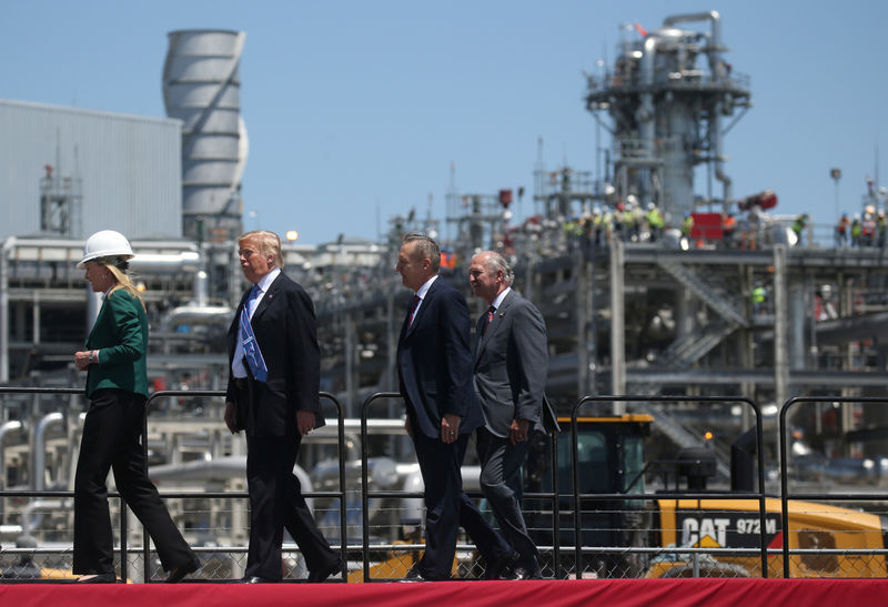 © Reuters. U.S. President Trump walks with Sempra management at Cameron LNG Export Facility in Hackberry, Louisiana