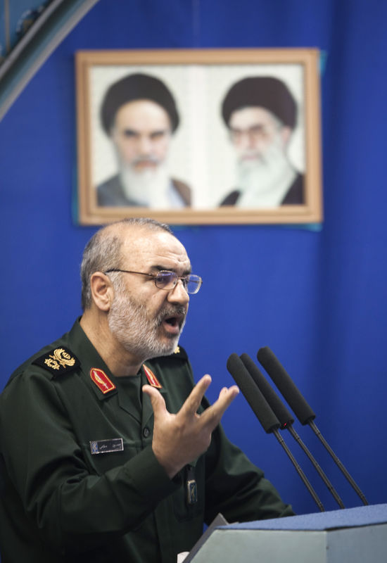© Reuters. قائد الحرس الثوري الإيراني: نحن على شفا مواجهة شاملة مع العدو