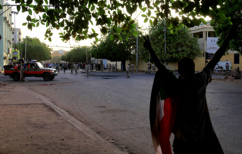 © Reuters. قيادي بالمعارضة السودانية: المجلس العسكري أبلغنا بتعليق المفاوضات