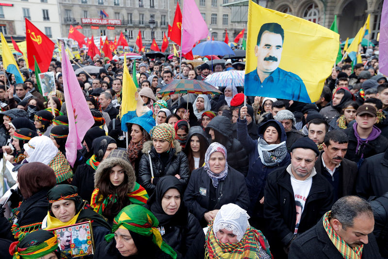 © Reuters. FILE PHOTO: Members of the Kurdish community in France rally in protest at the murder of three female Kurdish activists found shot to death in the Kurdish Information Centre in Paris