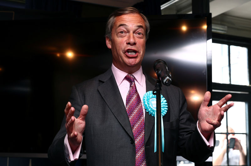 © Reuters. Brexit Party leader Nigel Farage attends a Brexit Party campaign event in Essex