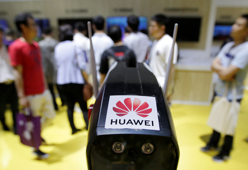 © Reuters. A security robot with Huawei 5G technology is displayed at an exhibition during the World Intelligence Congress in Tianjin