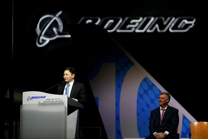 © Reuters. Singapore Airlines Chief Executive Goh Choon Phong speaks as Boeing Commercial Airplanes Chief Executive Kevin McAllister looks on during a delivery ceremony of the new Boeing 787-10 Dreamliner to Singapore Airlines at the Boeing South Carolina Plant in No