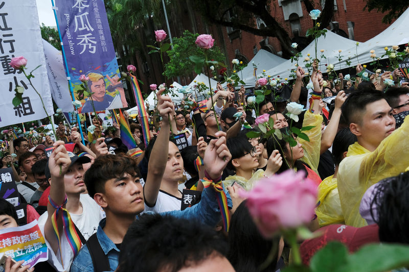 © Reuters. TAÏWAN DEVIENT LE PREMIER PAYS D'ASIE À LÉGALISER LE MARIAGE POUR TOUS