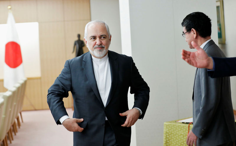 © Reuters. Iranian Foreign Minister Mohammad Javad Zarif is guided to his seat as he meets Japanese Foreign Minister Taro Kono in Tokyo
