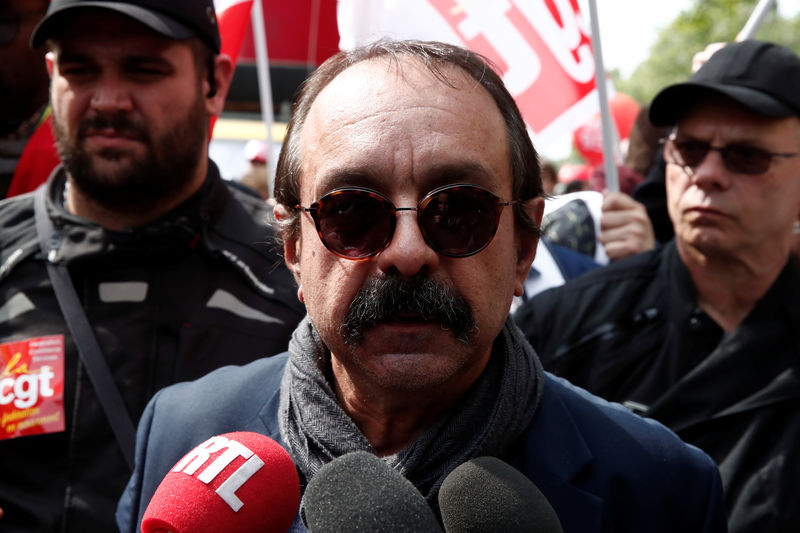 © Reuters. MARTINEZ RÉÉLU SECRÉTAIRE GÉNÉRAL DE LA CGT