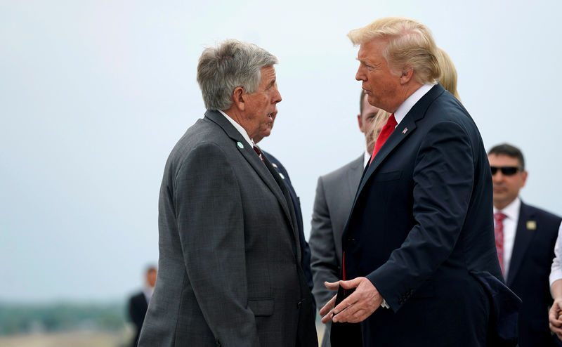 © Reuters. FILE PHOTO: U.S. President Trump speaks with the Governor of Missouri Parson as he arrives in St. Louis, Missouri