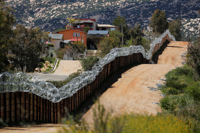 © Reuters. The border wall between the U.S. and Mexico is shown from the U.S. side near Tecate, California