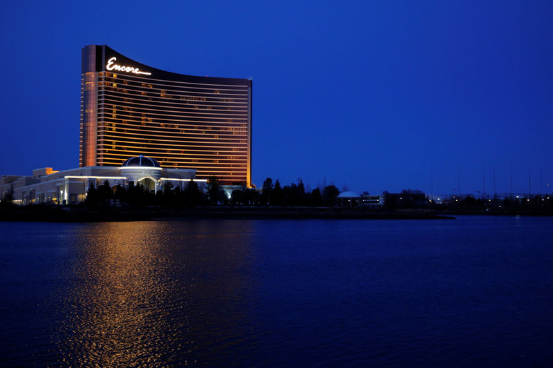 © Reuters. FILE PHOTO: The Encore Casino, built by Wynn Resorts in Everett, Massachusetts