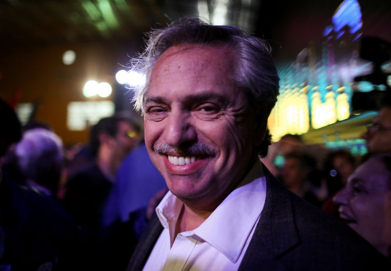 © Reuters. FILE PHOTO: Presidential candidate Alberto Fernandez of the Unidad Ciudadana party, smiles during a rally in Buenos Aires