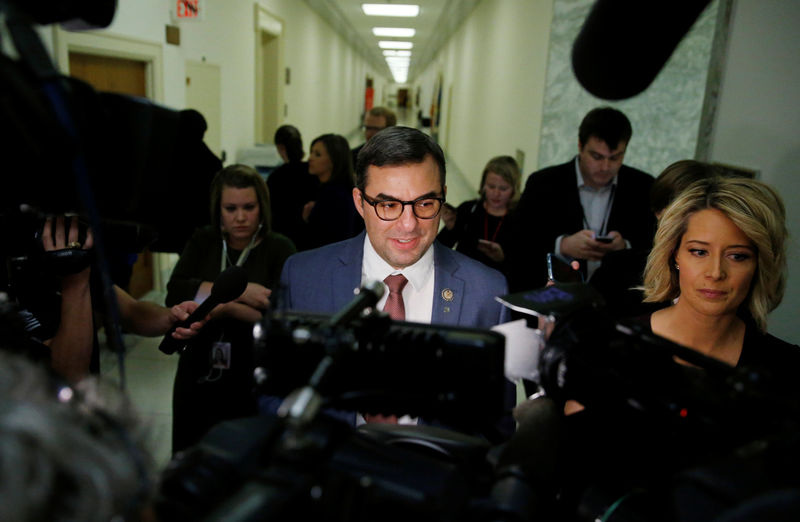 © Reuters. FILE PHOTO: House Freedom Caucus member Amash talks to reporters on Capitol Hill in Washington