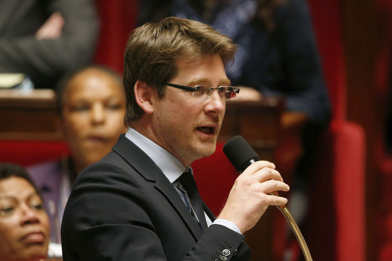 © Reuters. LAREM DEMANDE UN "FACT-CHECKING" EN DIRECT PENDANT LES DÉBATS