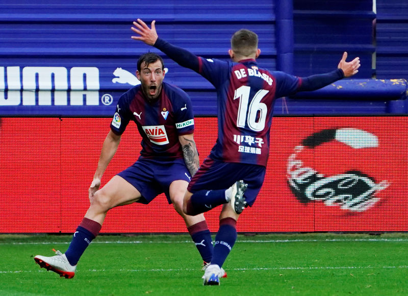 © Reuters. La Liga Santander - Eibar v FC Barcelona
