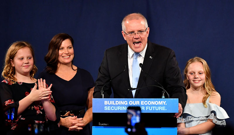 © Reuters. FILE PHOTO: Australia's Prime Minister Scott Morrison with wife Jenny, children Abbey and Lily after winning the 2019 Federal Election, at the Federal Liberal Reception at the Sofitel-Wentworth hotel in Sydney