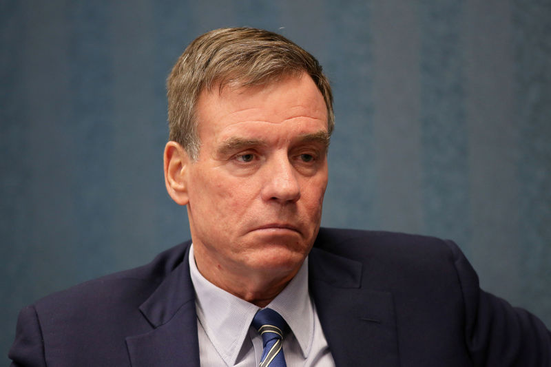 © Reuters. FILE PHOTO: Sen. Mark Warner (D-VA) listens to military families discuss their hazardous living conditions during a meeting at the Peninsula Workforce Development Office in Newport News