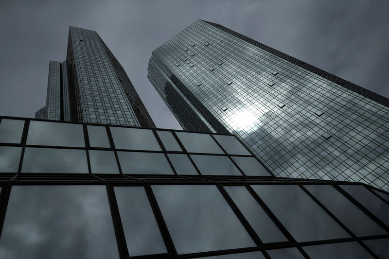 © Reuters. The Deutsche Bank headquarters are pictured in Frankfurt
