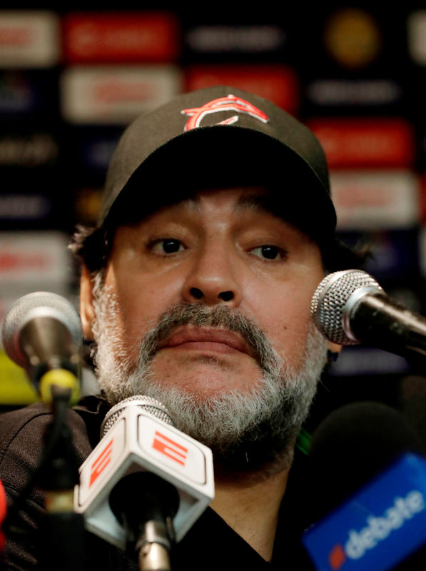 © Reuters. أسطورة كرة القدم مارادونا يغيب عن عرض فيلم وثائقي عن حياته في مهرجان كان