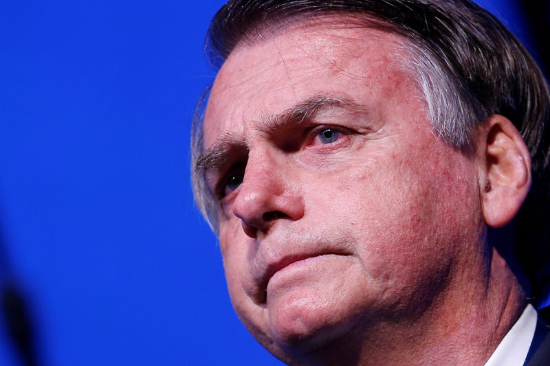 © Reuters. Brazil's President Jair Bolsonaro attends the event "Nacao Caixa" of Caixa Economica Federal Bank in Brasilia