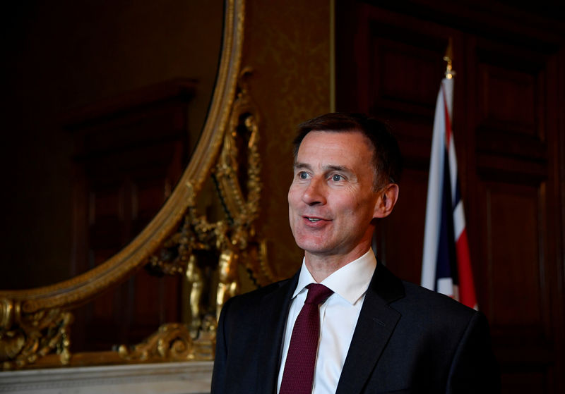 © Reuters. وزير خارجية بريطانيا يحجم عن الإفصاح عن نواياه بشأن الترشح لرئاسة الوزراء