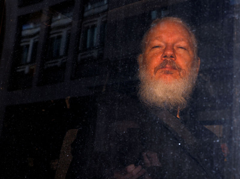 © Reuters. Fundador do WikiLeaks, Julian Assange, em Londres