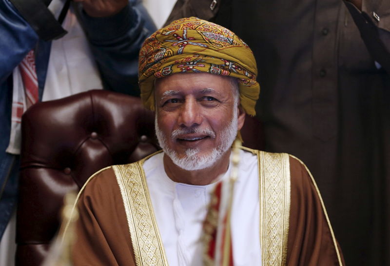 © Reuters. وزير خارجية عمان يبحث مسائل إقليمية ودولية خلال زيارة لإيران