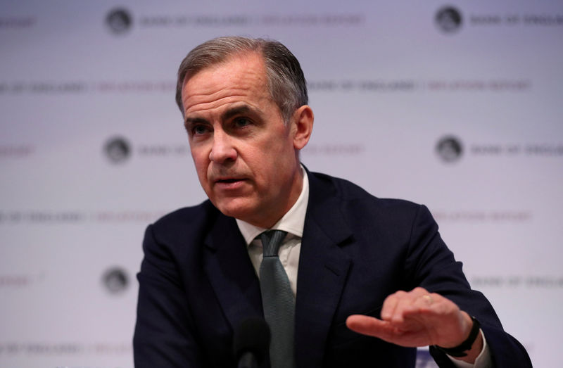 © Reuters. FILE PHOTO: Governor of the Bank of England Carney attends news conference at Bank of England in London