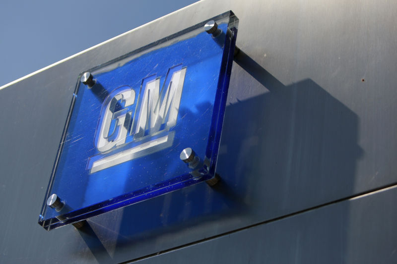 © Reuters. File photo of General Motors logo outside its headquarters at the Renaissance Center in Detroit